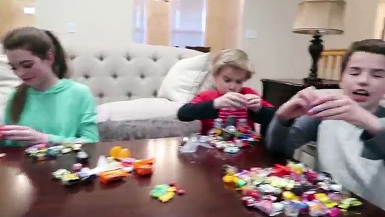Easter Egg Hunt Treat Or Dare! / That YouTub3 Family
