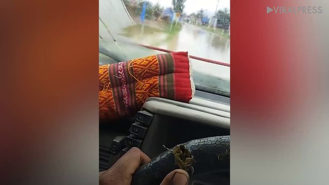 Lads Use Rope To Operate Windscreen Wipers