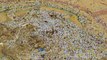 Hajj: images aériennes de pèlerins priant sur le mont Arafat