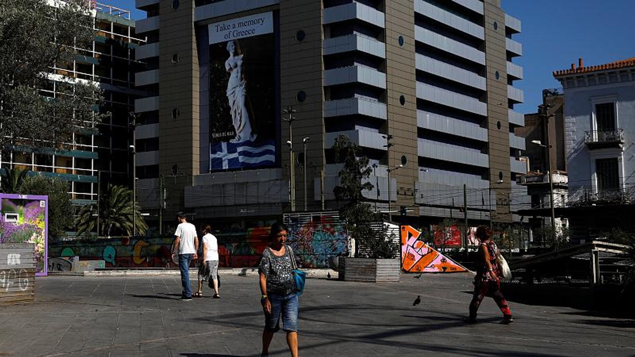 Έξοδος από το μνημόνιο: «Δεν αλλάζει κάτι στη ζ...