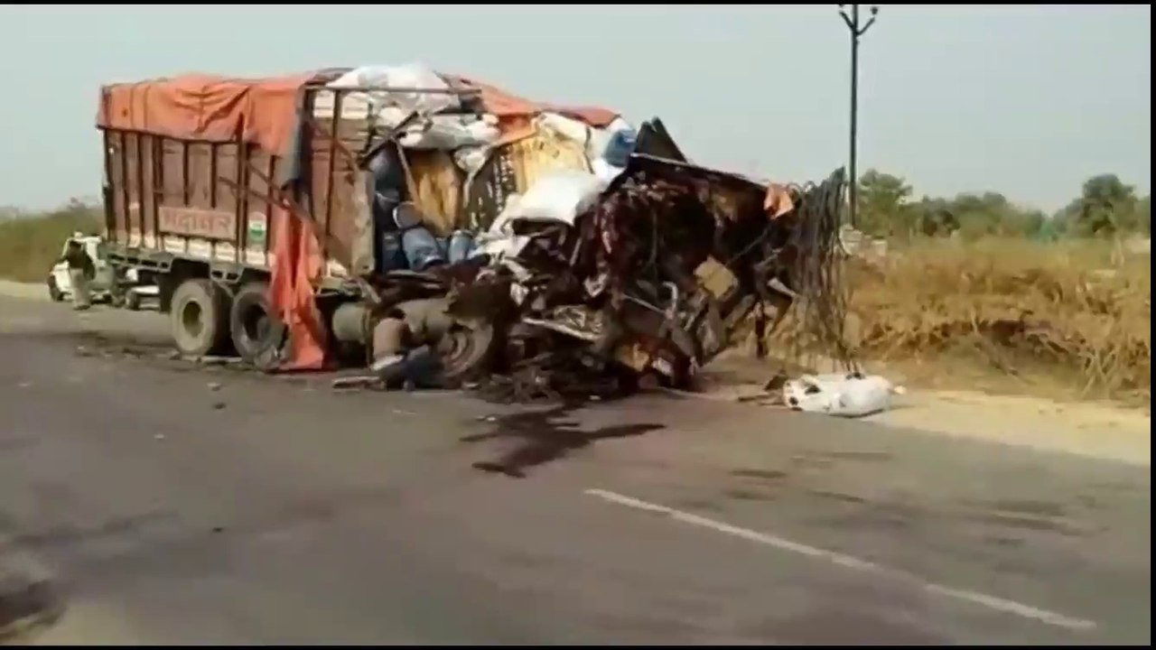 दो ट्रकों में संघर्ष एक चालक की मौत