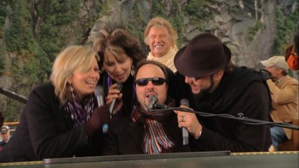 Bill & Gloria Gaither - When I Lift Up My Head