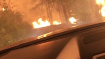 Pris au piège en voiture dans un feu de forêt