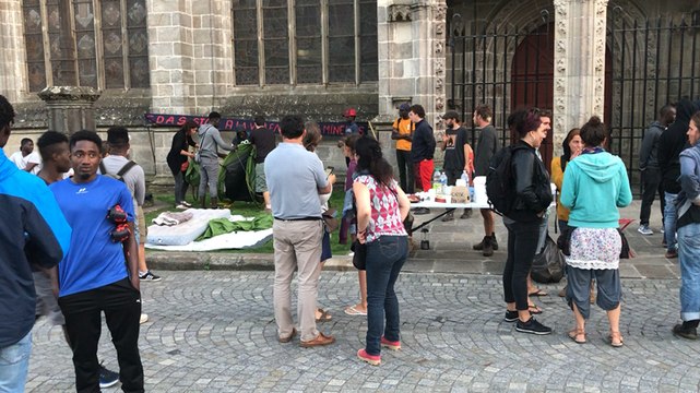 De jeunes migrants campent au pied de Saint-Corentin