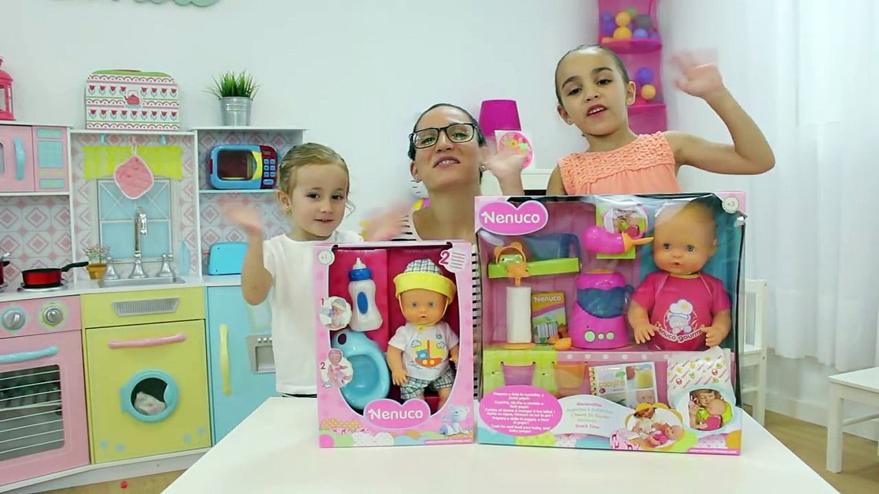 Guardería Divertilandia! Nenuco Merienditas! Papilla y biberón. Muñeco que hace pipí.