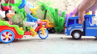 Mickey mouse and Donald Duck toy đồ chơi xe ô tô cứu xe ô tô kéo chuột mickey vịt donal 70