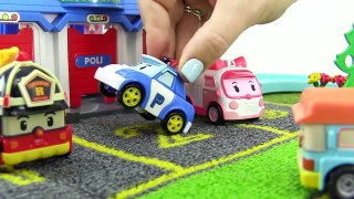 Robocar Poli helps Bruner. Toy video.