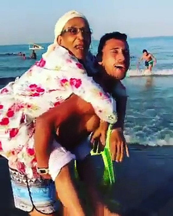 مرضي الوالدين في البحر :) :)