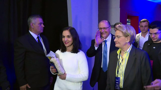 Lula lidera com 37% em pesquisas eleitorais