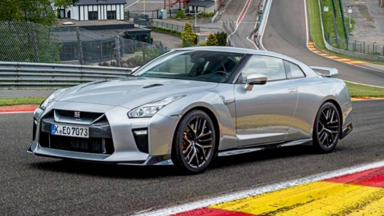 Nissan GT-R 2018 Car Review