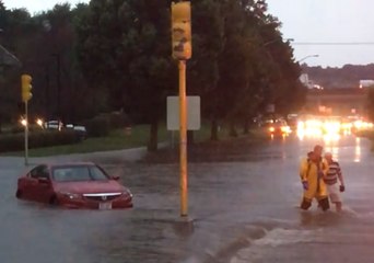 Скачать видео: Roads Flooded in Madison, Wisconsin, After Heavy Rainfall