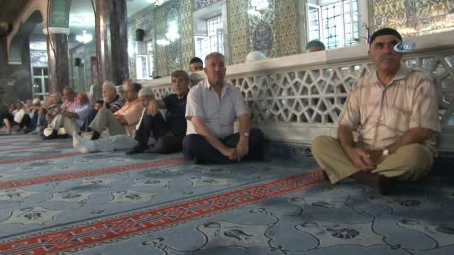 Elazığ'da Bayram Namazında Camiler Doldu Taştı