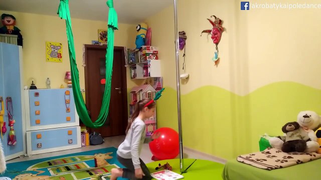 Akrobatyka i gimnastyka: Jak wykonać gwiazdę na szarfie do akrobatyki powietrznej