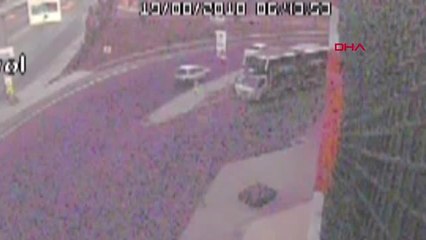 İstanbul Aracına Çarptıkları Sürücünün Otomobilini Böyle Gasp Ettiler