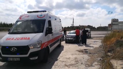 Kontrolden Çıkan Otomobil Demir Bariyerlere Çarptı: 2 Yaralı