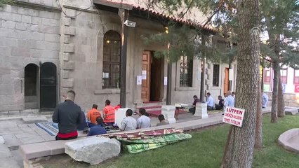 BBP Genel Başkanı Mustafa Destici Bayram Namazını Kıldı