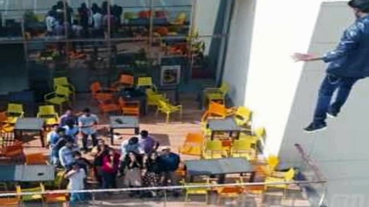 கோவை - வானில் பறக்கும் அதிசய மனிதன் -வைரலாகும் வீடியோ