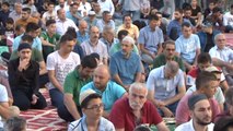 Binlerce Vatandaş Bayram Namazı İçin Eyüp Sultan'da Buluştu