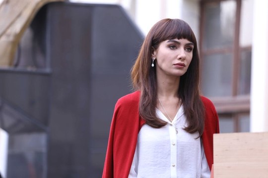 Birce Akalay, Kuzeni Barış Murat Yağcı'nın Sitemini Duyunca Suratı Asıldı