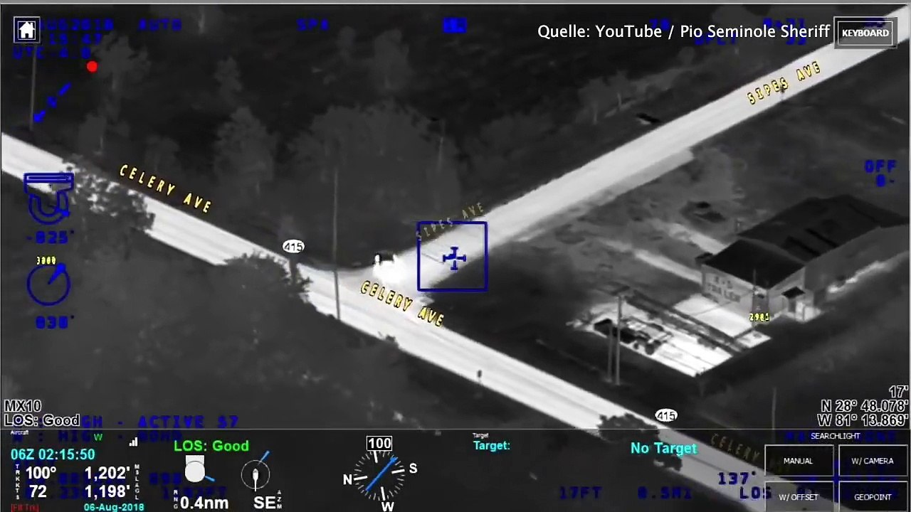 In Florida verfolgt die Polizei ein gestohlenes Auto. Die Verfolgungsjagd endet neben einer Weide mit einem Unfall. Die beiden Täter flüchten zu Fuß weiter, wob