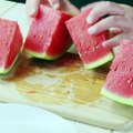 Wow, das kann man auch mit der Melone machen?   Auf Pinterest merken:  Hier gibt's das ganze Rezept: