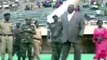 Первый вице-премьер Уганды, генерал в отставке Мосес Али стал героем социальных сетей. После футбольного матча на национальном стадионе ему подали мяч, чтобы о