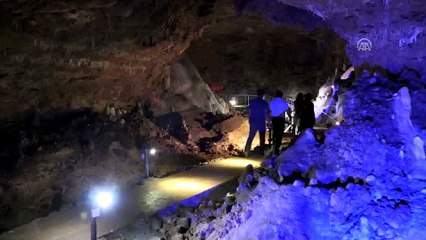 İncesu Mağarası ziyaretçilerini büyülüyor - KARAMAN