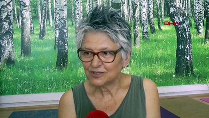 Kemer Belediye'sinden halka ücretsiz 'kahkaha yogası' hizmeti