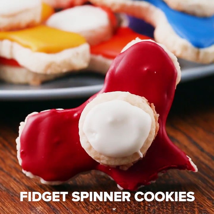 Back diese leckeren Fidget-Spinner-Kekse. Hier gibt es das Rezept:  [Angebot von BuzzFeed] Das Tasty-Kochbuch gibt es jetzt auch auf Deutsch: