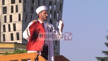 Report TV - Myftiu i Tiranës me Flamurin Kombëtar: Gjithçka na duhet është dashuria