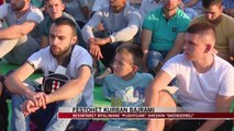 Festohet Kurban Bajrami, mijëra besimtare mbushin qëndrën e Tiranës - News, Lajme - Vizion Plus