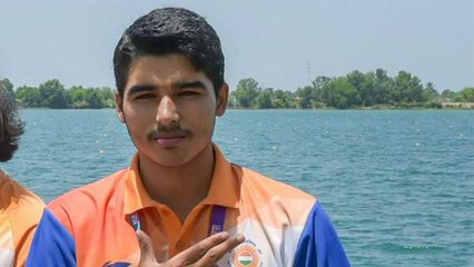 Video herunterladen: Asian Games 2018: Saurabh Chaudhary Shoots gold in 10m Air Pistol shooting | Oneindia News