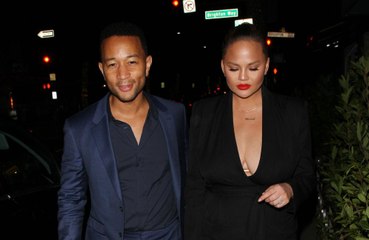 Chrissy Teigen ha vomitato a scuola della figlia