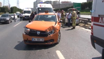 Araç İçerisinde Sıkışan Kadını Kurtarmak İçin Seferber Oldular