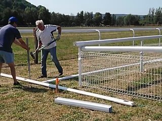 Préparatifs des installations pour les courses hippiques de ce samedi à Coulevon(70)