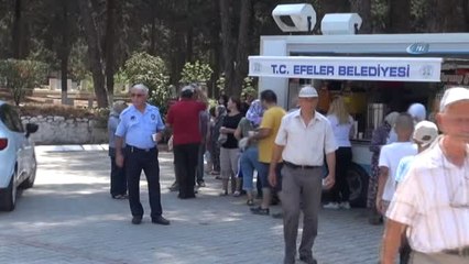 Mezar Ziyaretine Gelenlere Belediye İkramı