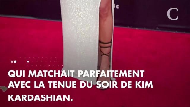 PHOTOS. Oups ! Kim Kardashian dévoile malencontreusement son string... jaune fluo !