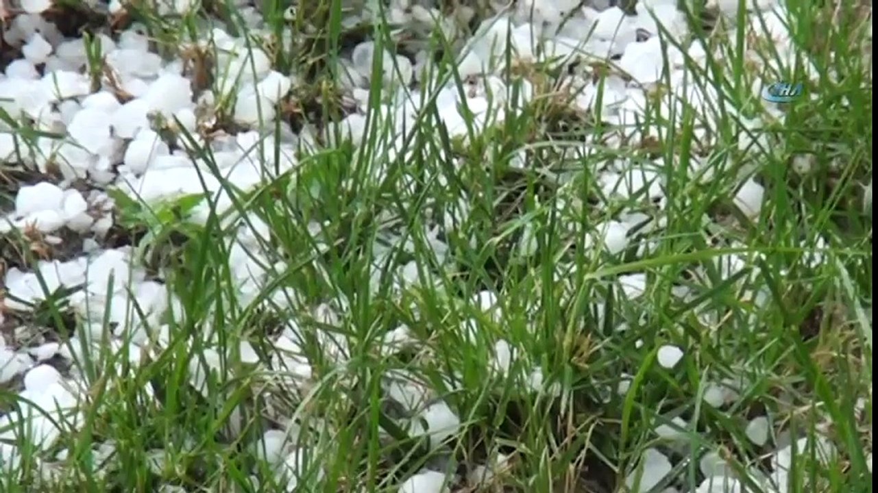 Kütahya'da Dolu Yağışı! Aniden Bastıran Dolu Kenti Beyaza Bürü