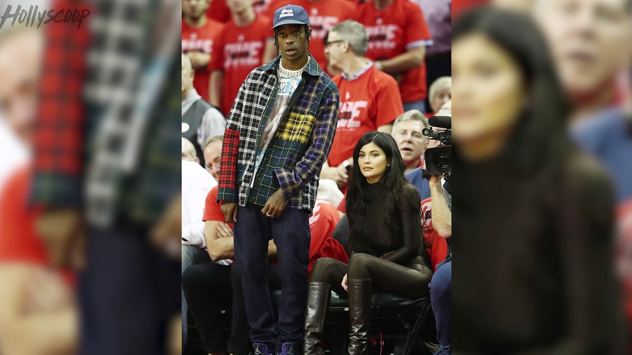 Why Did Kylie Jenner Walk The Red Carpet WITHOUT Travis Scott?! | 2018 MTV VMA Awards