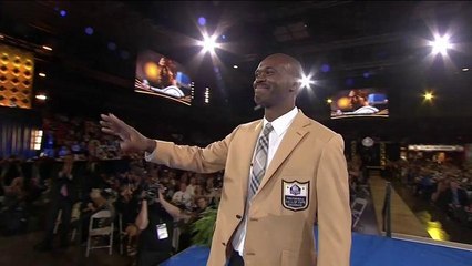 Marvin Harrison accepts his gold jacket