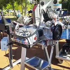 Un moteur de voiture transparent incroyable