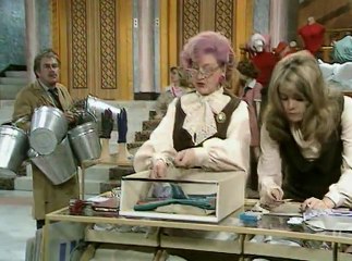 Are You Being Served S03xxE01 The Hand of Fate