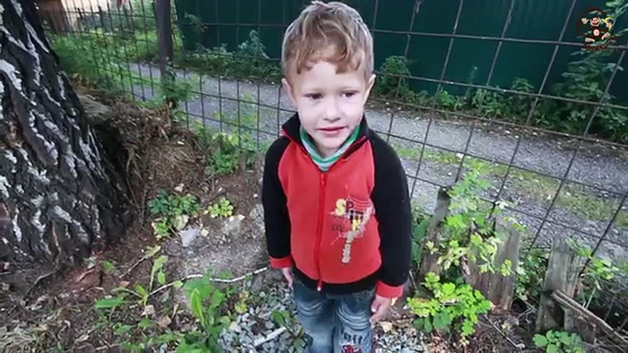 Дети и машина. На рыбалке ловим игрушки машинки. МанкитуТайм.