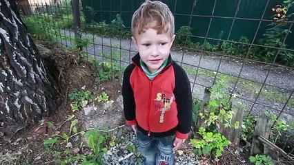 Дети и машина. На рыбалке ловим игрушки машинки. МанкитуТайм.