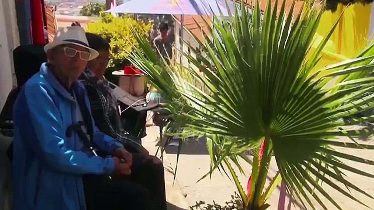 Urban Mountain Bike Racing In the Streets of Valparaíso