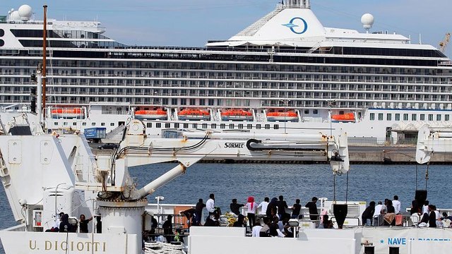 Toninelli a euronews: no confiamos en la UE sobre el reparto de inmigrantes