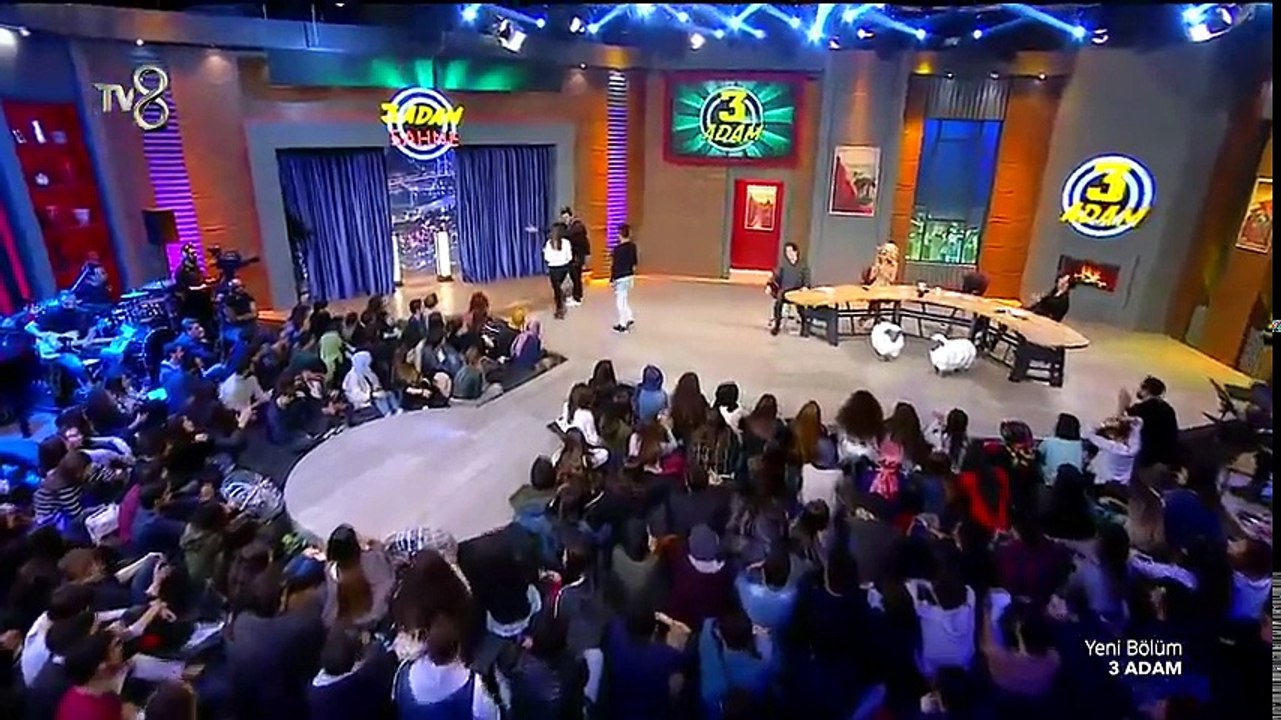 İşte İrem Derici'nin Gerçek Fanları | 3 Adam