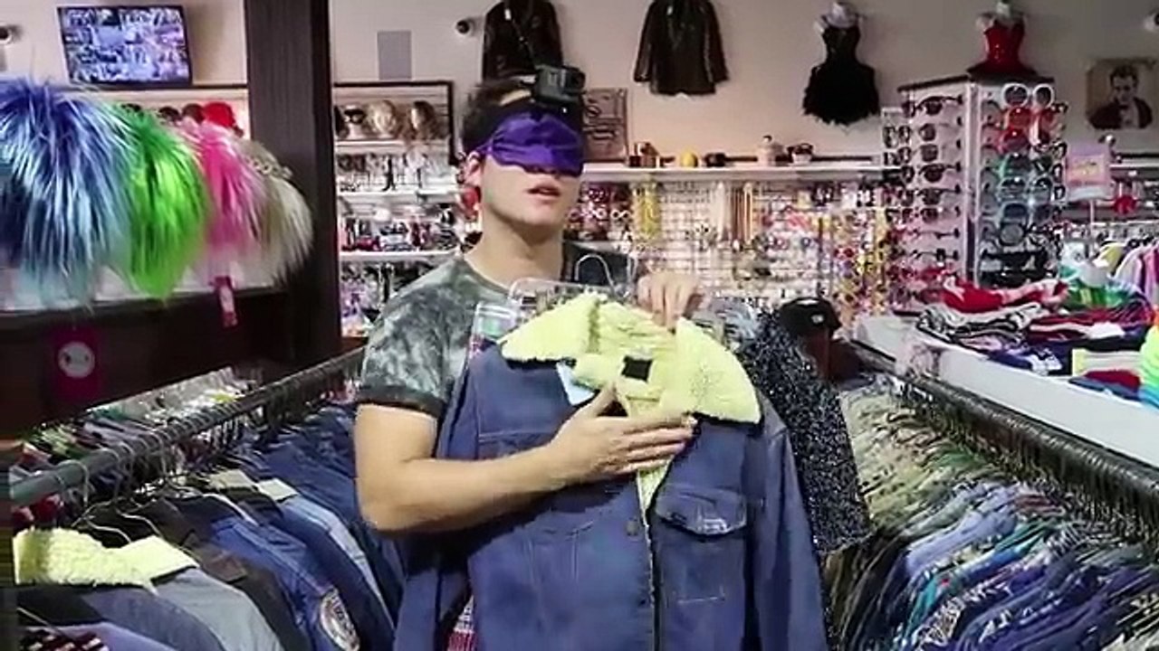 I Picked My Girlfriends Outfit Blindfolded
