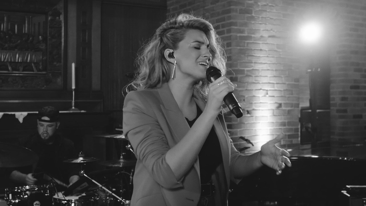 Tori Kelly - Never Alone (Official Live Video) 