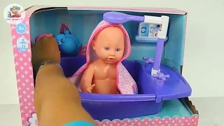 Baby Doll Bathtime ❤ Baby Toy Having a Bubble Bath ❤ How to Bath a Baby Toy Video